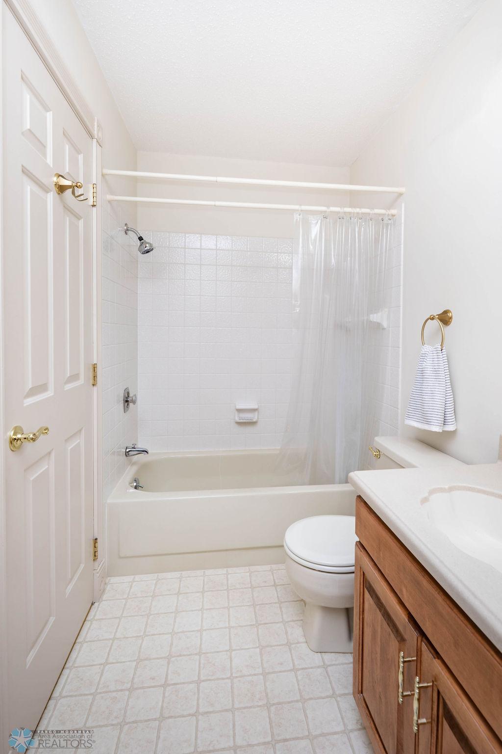 Full Bath - Hollywood