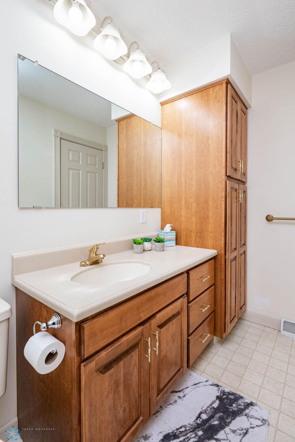 Full Bath - Hollywood