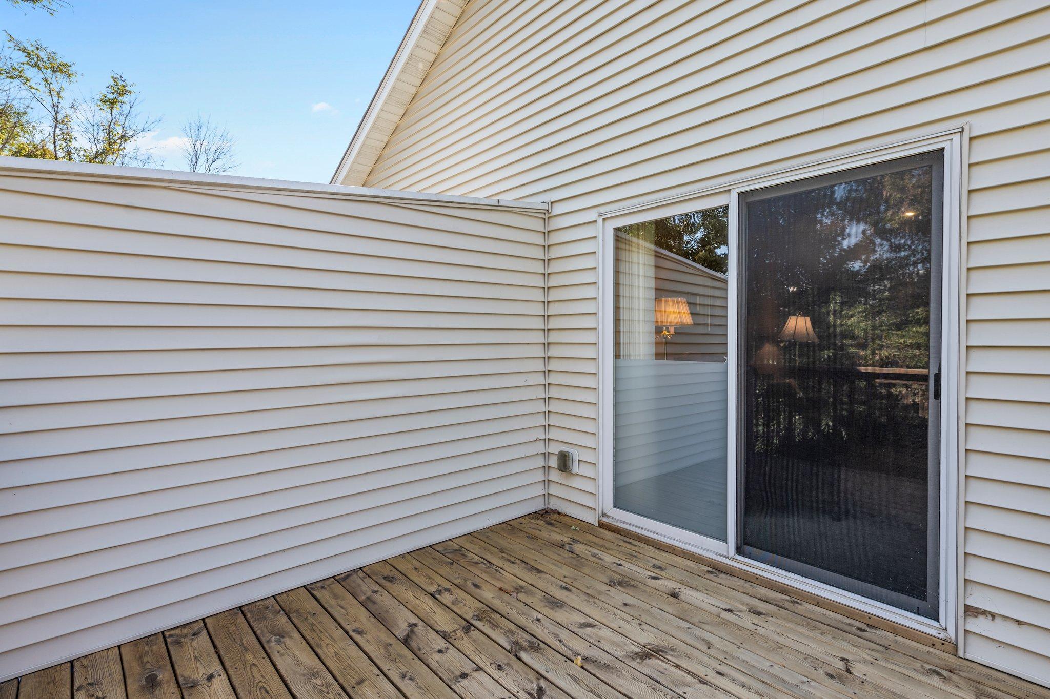 Privacy on your deck 6318_Cavell_Ct-117.jpg