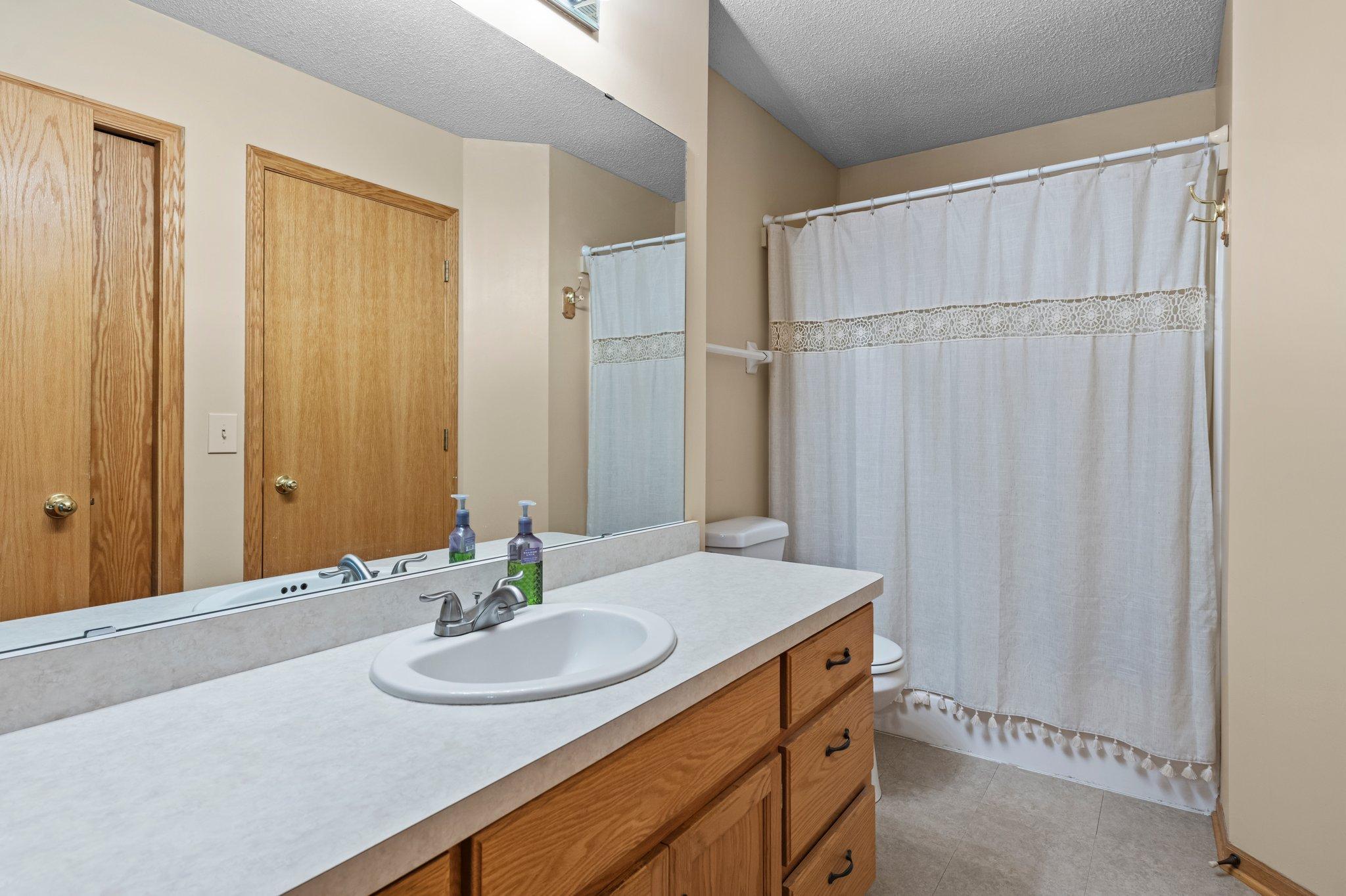 1st floor bath 6318_Cavell_Ct-71.jpg
