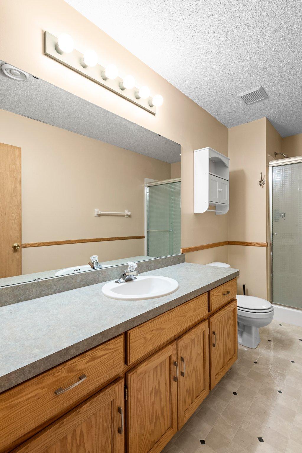 LL bath with shower 6318_Cavell_Ct-52.jpg