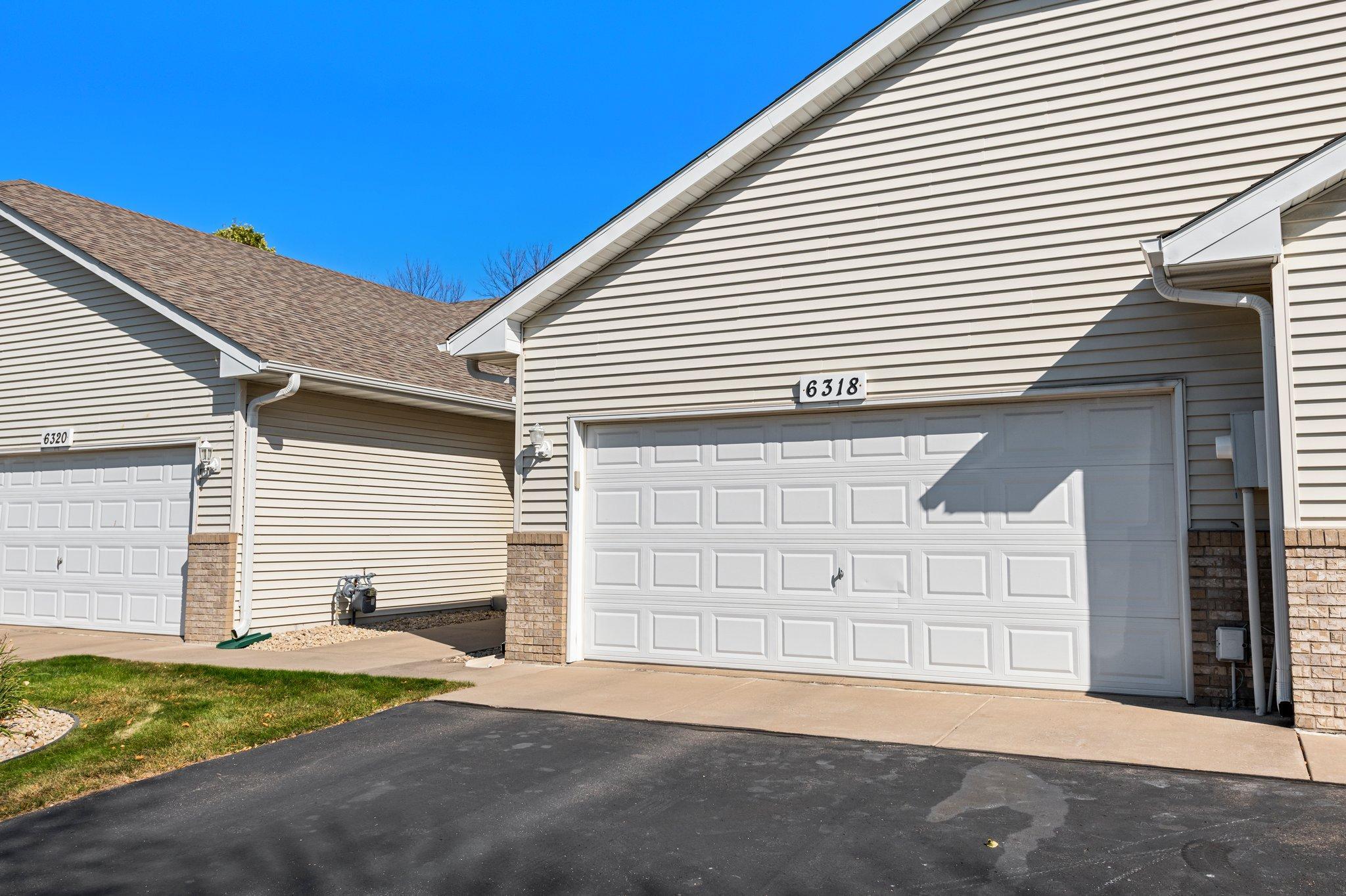 Double stall garage 6318_Cavell_Ct-132.jpg