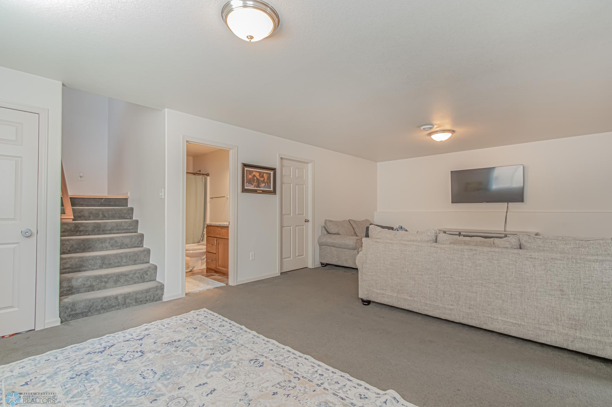 5982 58th St S, Fargo, ND 58104-2.jpg