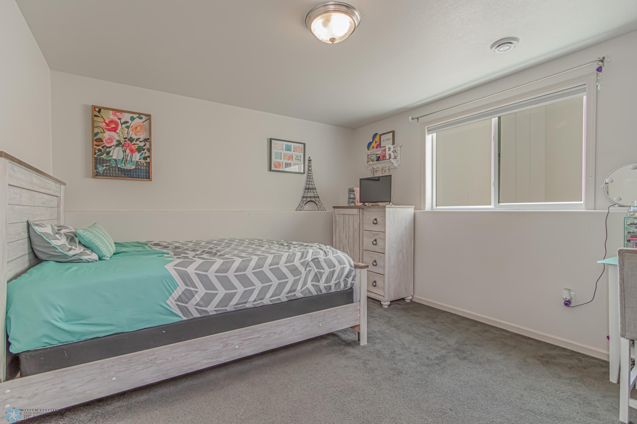 5982 58th St S, Fargo, ND 58104-8.jpg