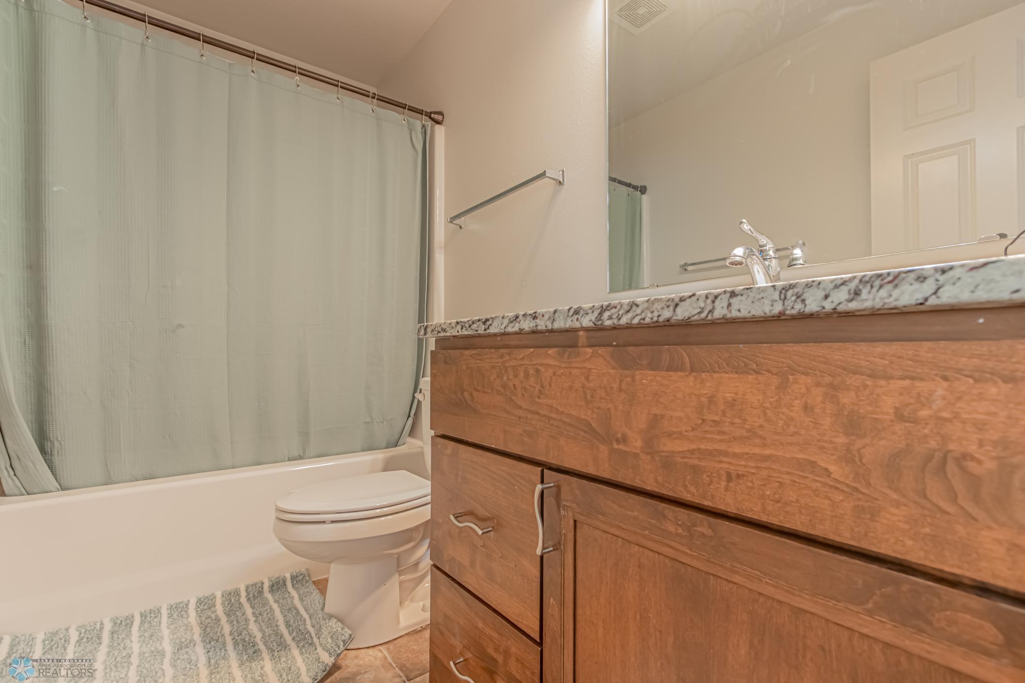 5982 58th St S, Fargo, ND 58104-5.jpg