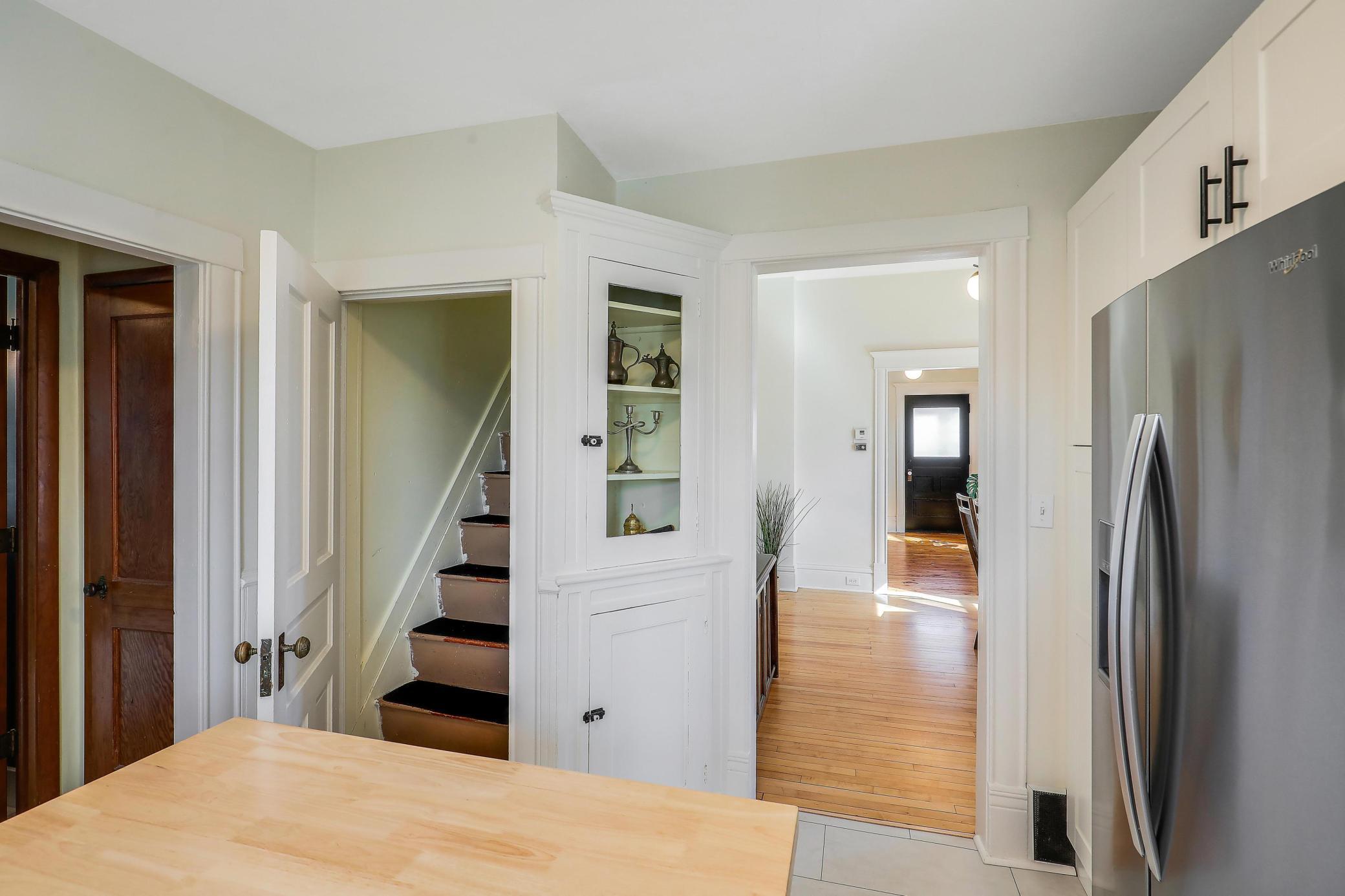 Kitchen to upper leve