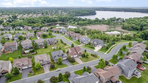 5-Bedroom corner house in a quiet neighborhood close to Lake Riley. On a dead-end street with a cul-de-sac for kids to play. Great neighborhood for walking, biking & meeting neighbors. Close to many parks & trails.