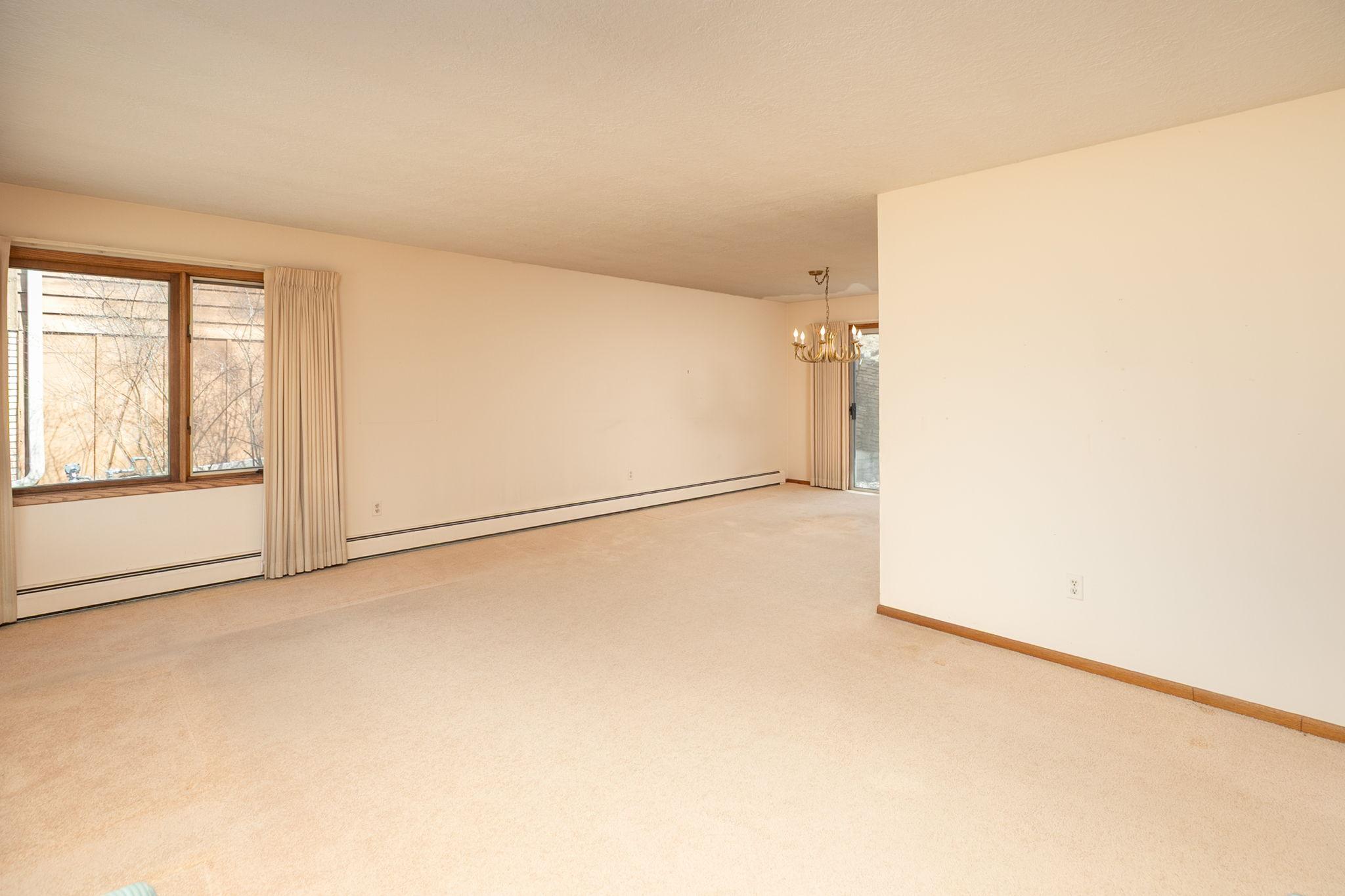 6-web-or-mls-06-Living Room.jpg