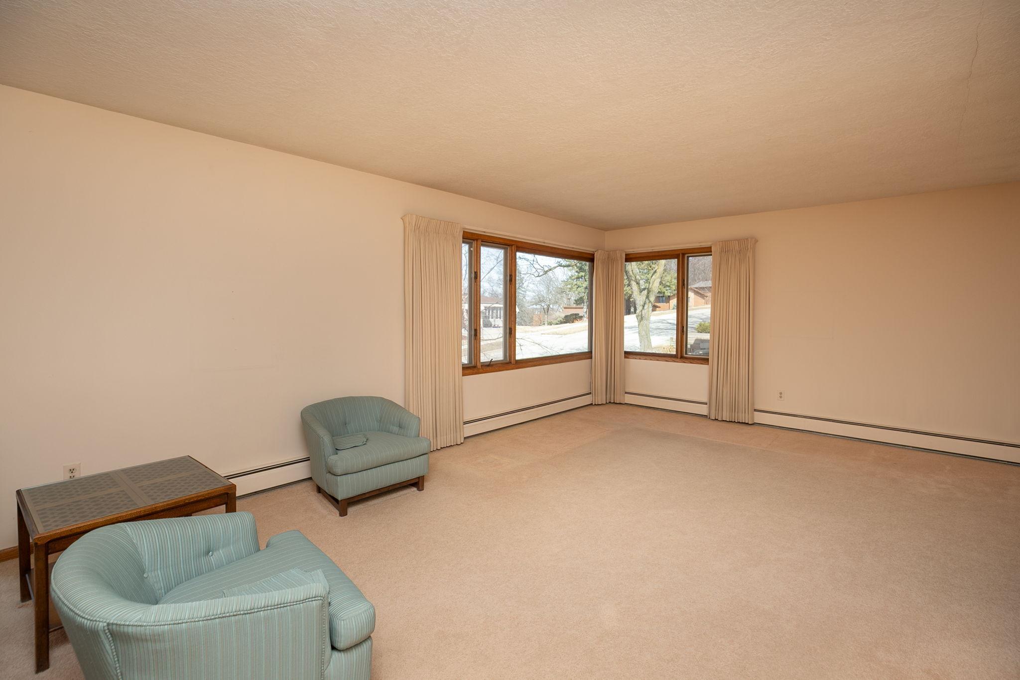 3-web-or-mls-03-Living Room.jpg