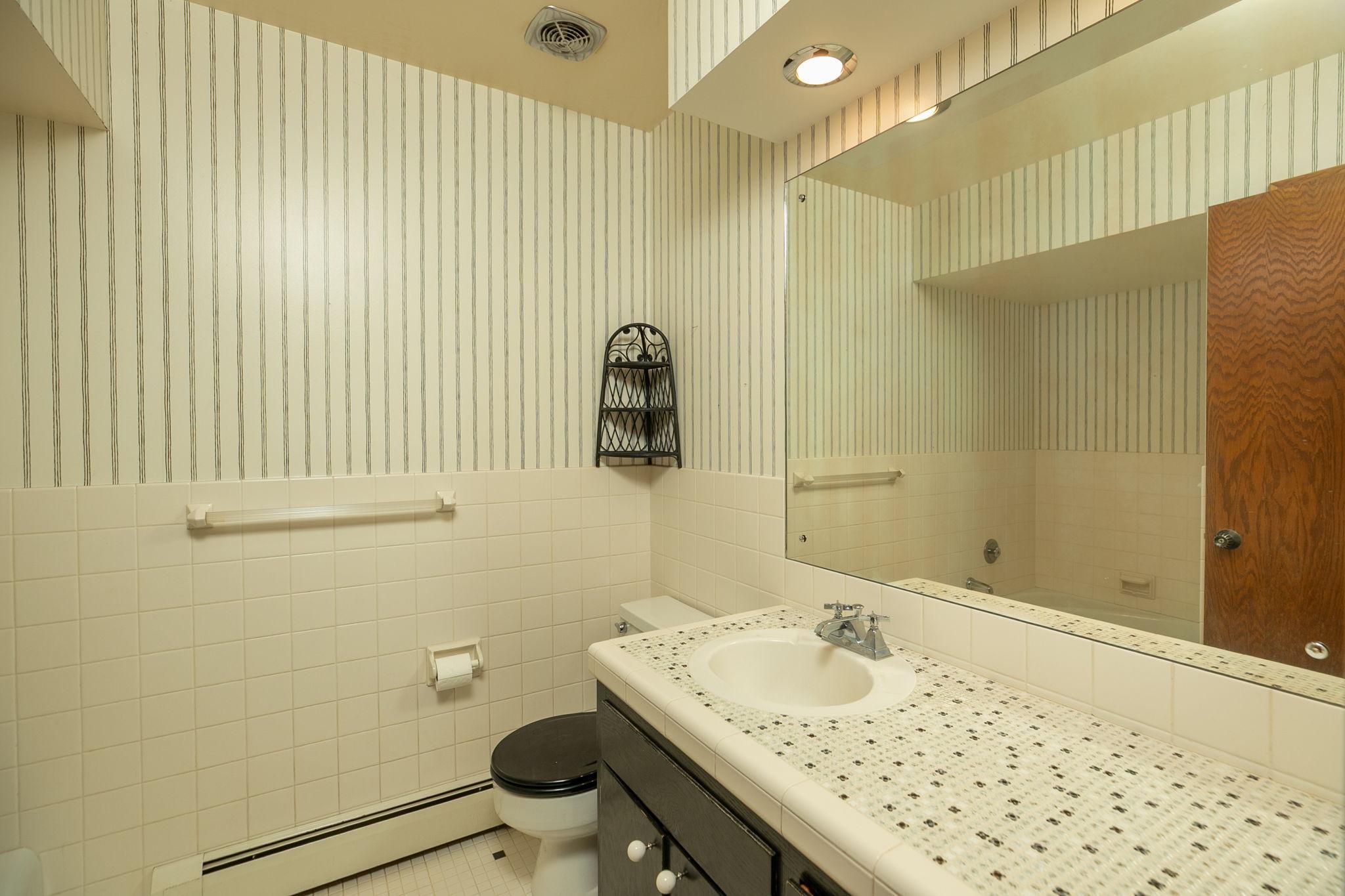 20-web-or-mls-20-Bathroom.jpg