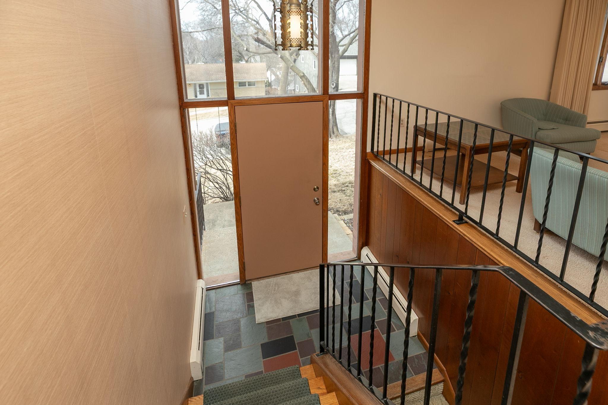 21-web-or-mls-21-Front Entrance.jpg