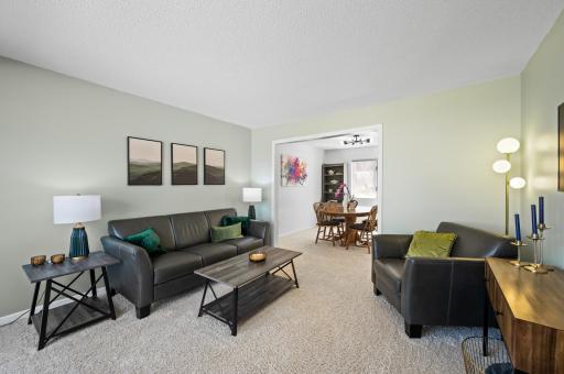 2402 Leyland Trail, Woodbury, MN 55125