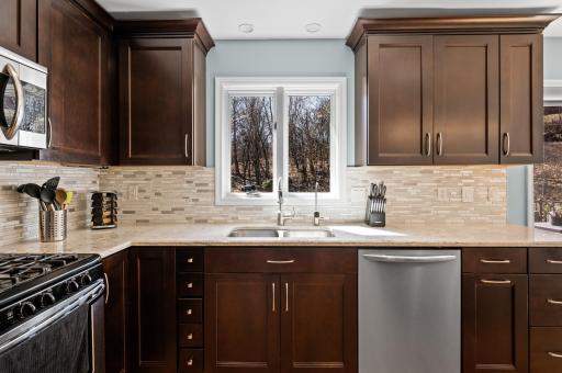 2402 Leyland Trail, Woodbury, MN 55125