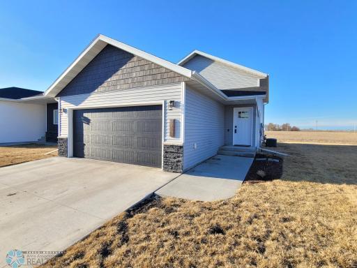 6008 78th Avenue S, Horace, ND 58047