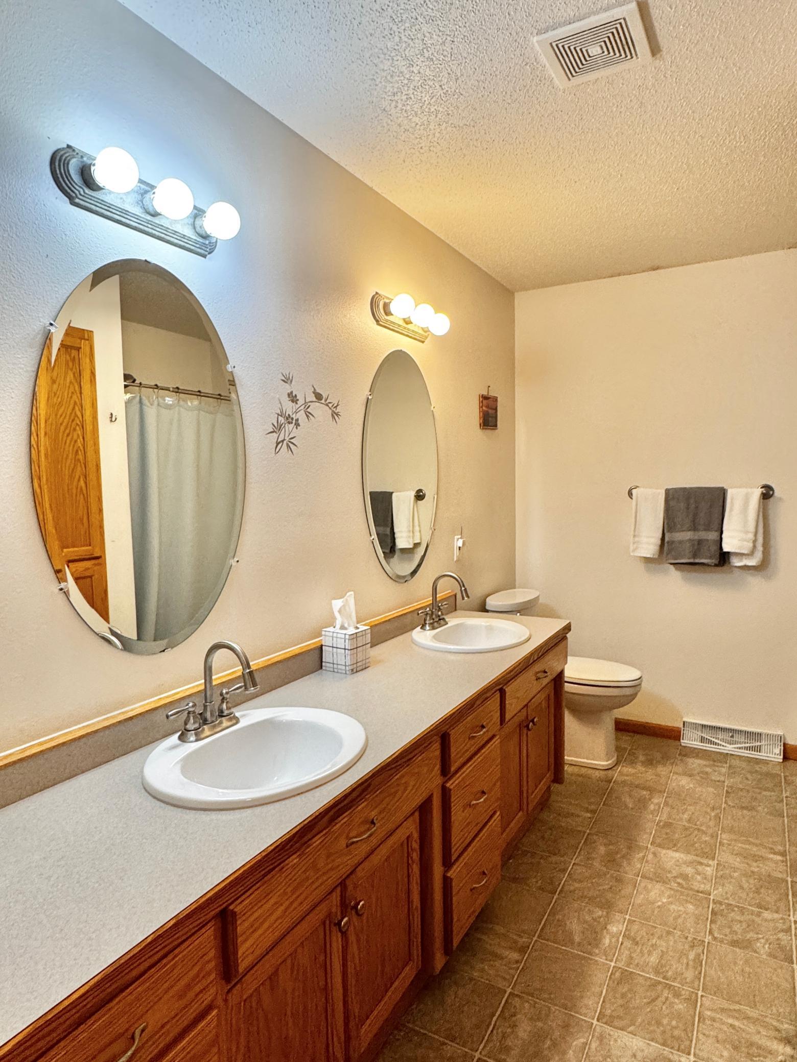 Upper Level Full Bath