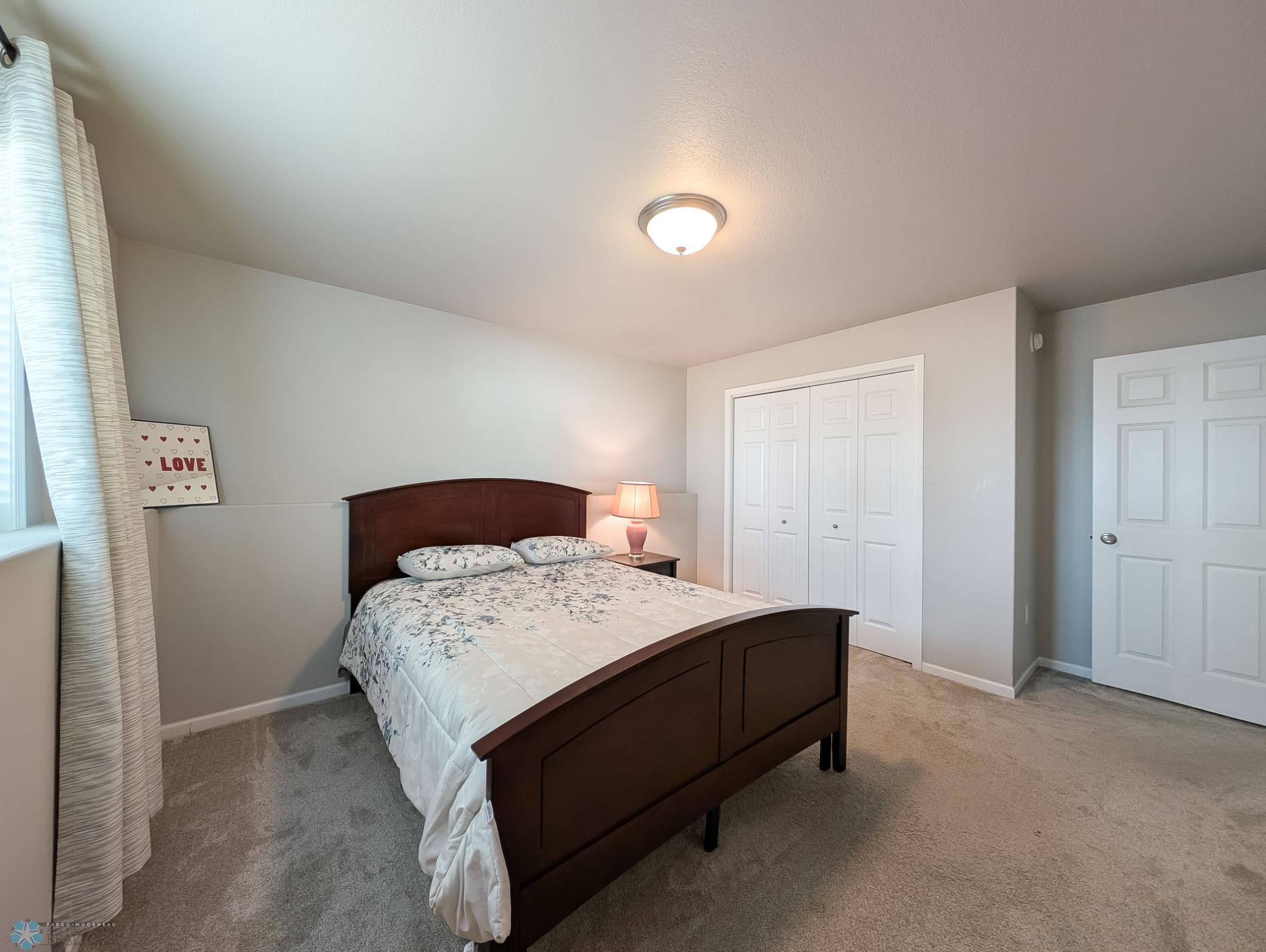L2P041-145152448.jpg