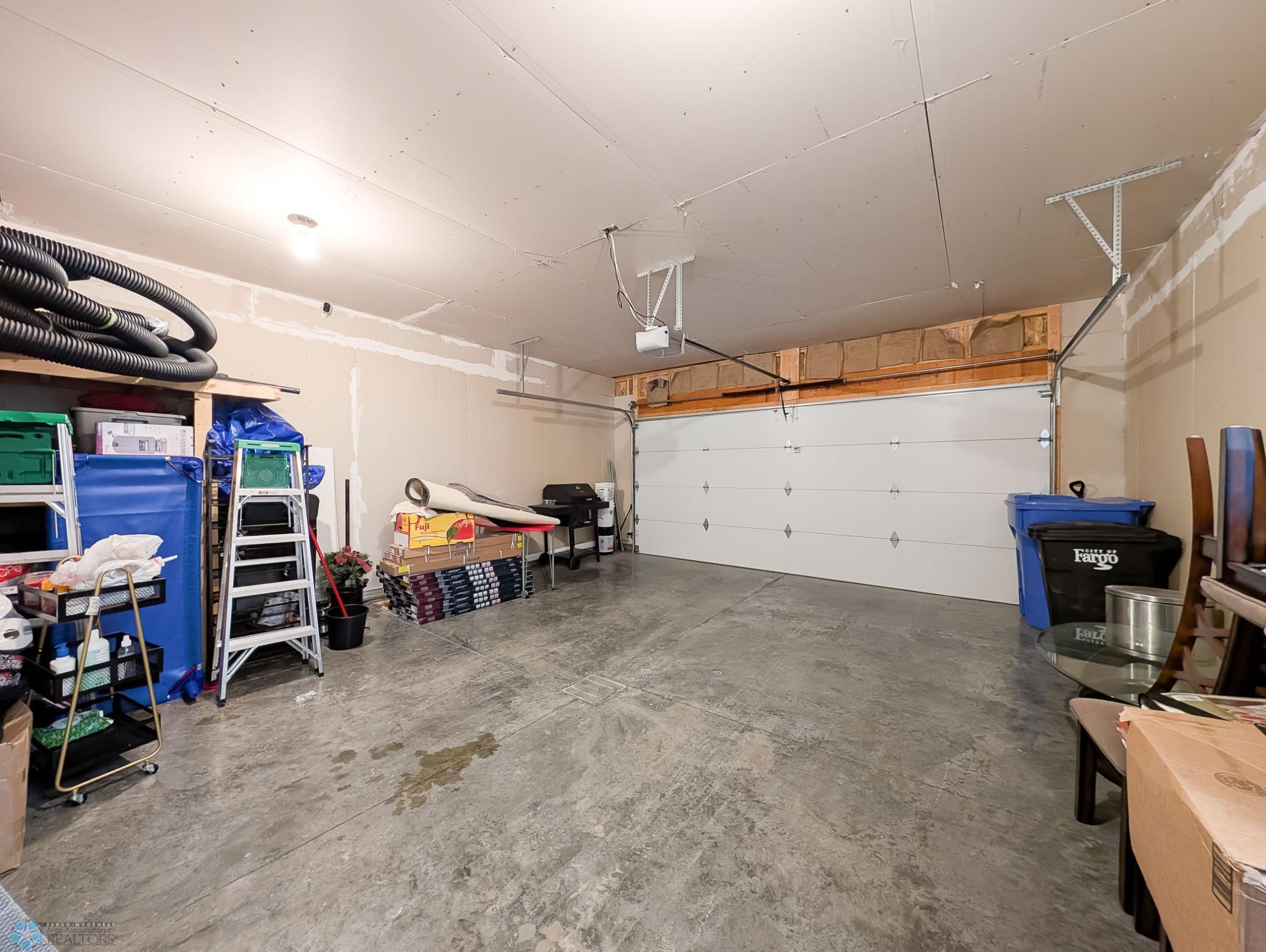 L2P047-145507319.jpg