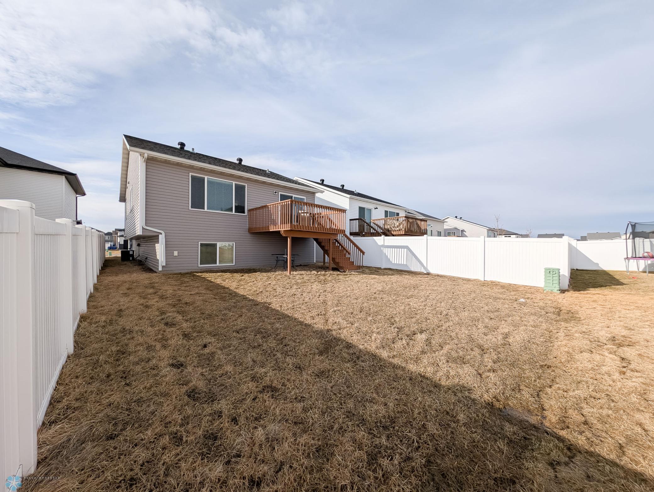 L2P058-150019648.jpg