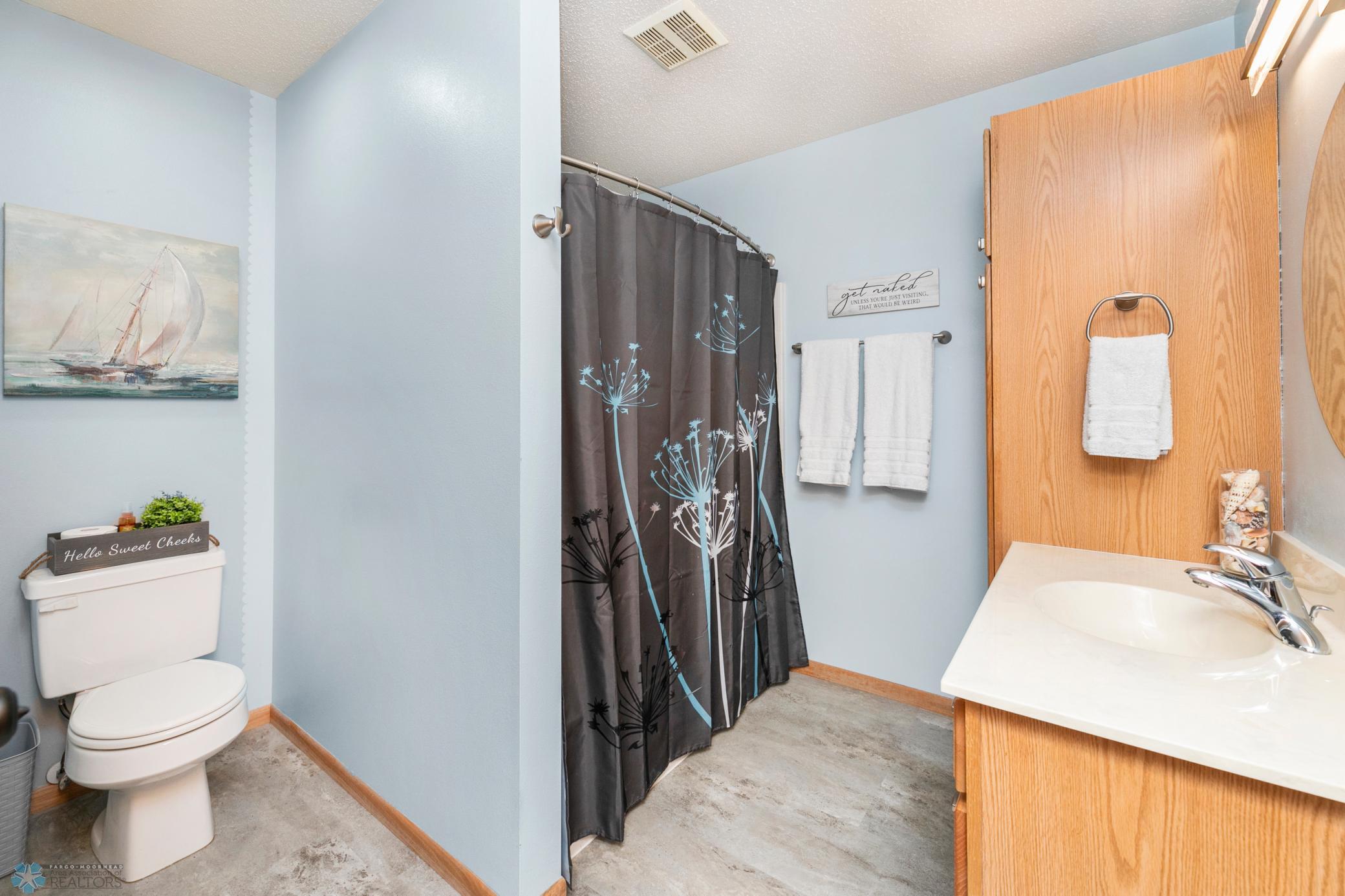 Upper Bathroom view 1-full holly wood, ensuite
