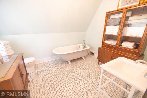 201 2nd Street N, Cannon Falls, MN 55009