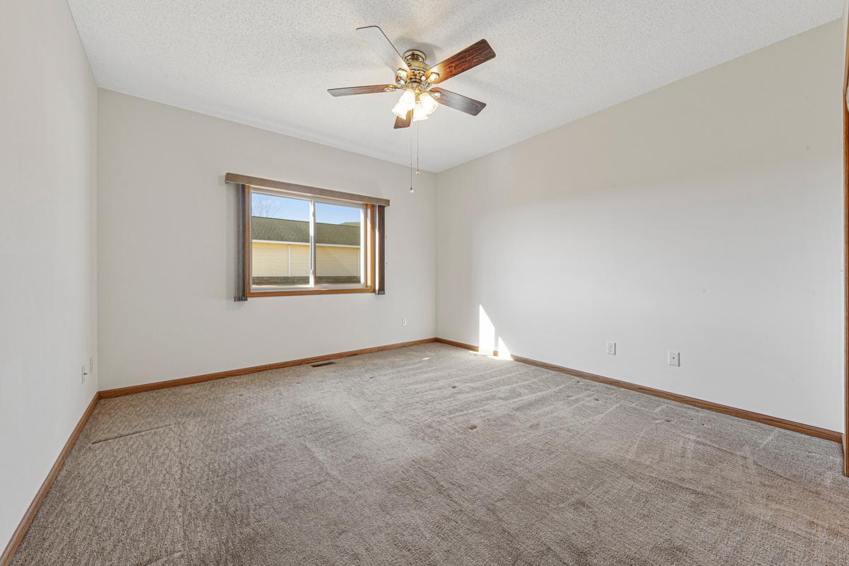 25 Main bedroom.jpg