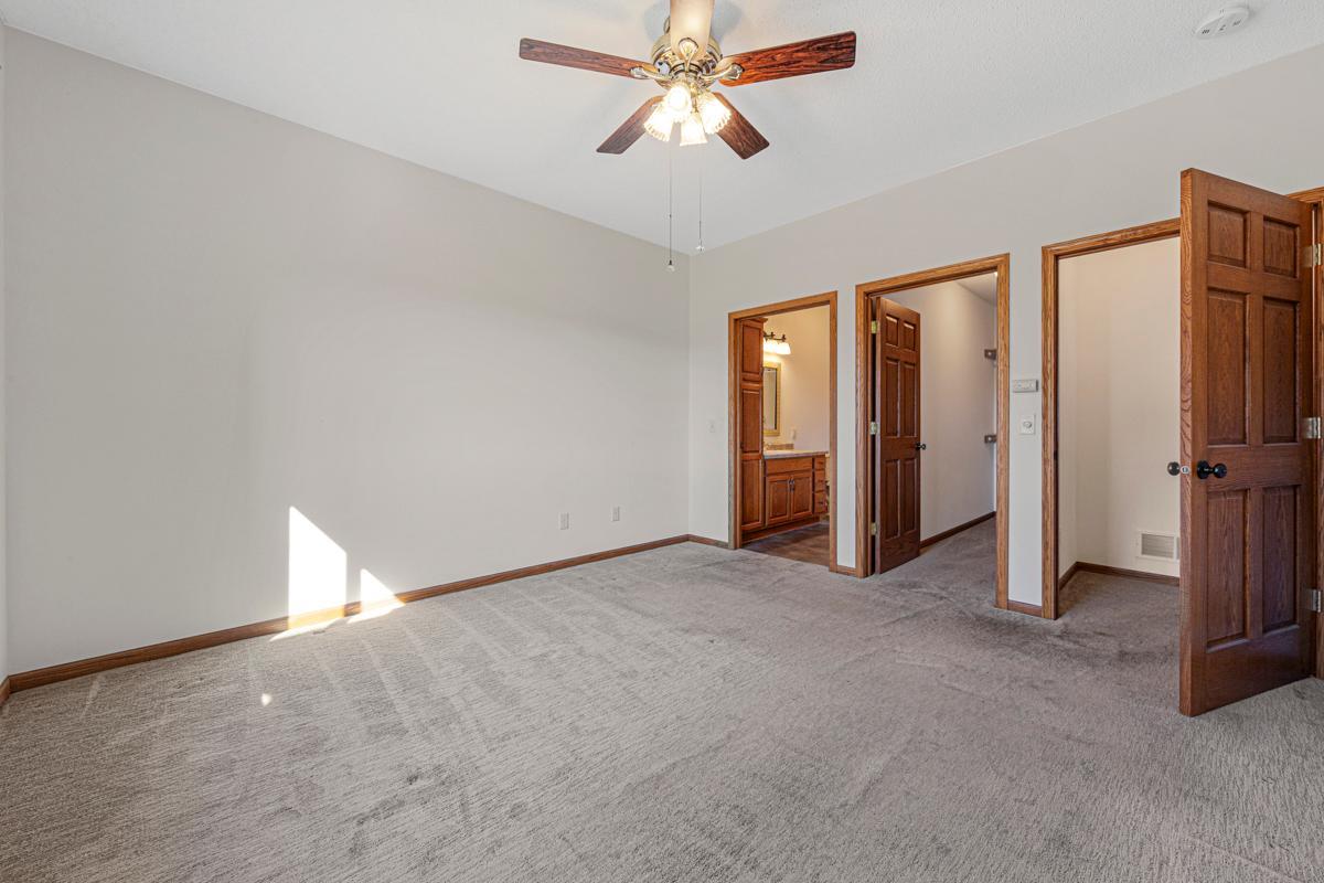 26 Main bedroom.jpg