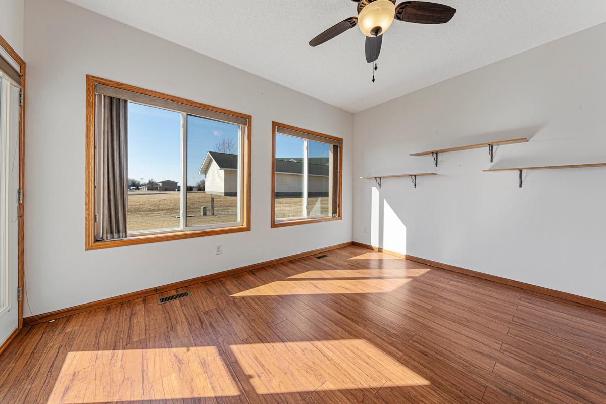 16 Sunroom.jpg