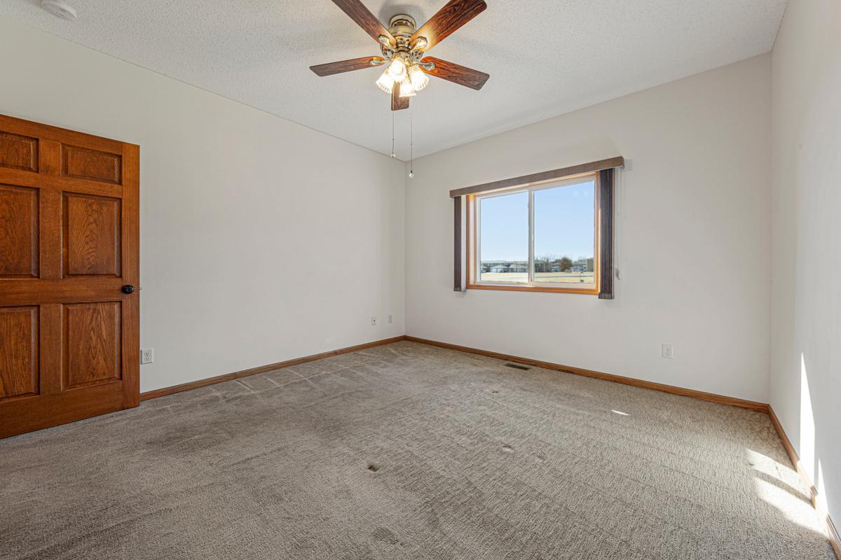 27 Main bedroom.jpg