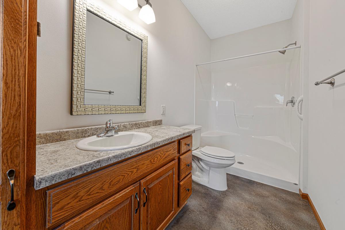28 Main bathroom.jpg