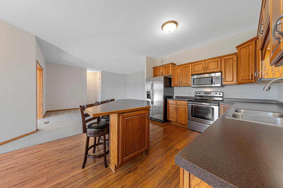 20 Kitchen.jpg