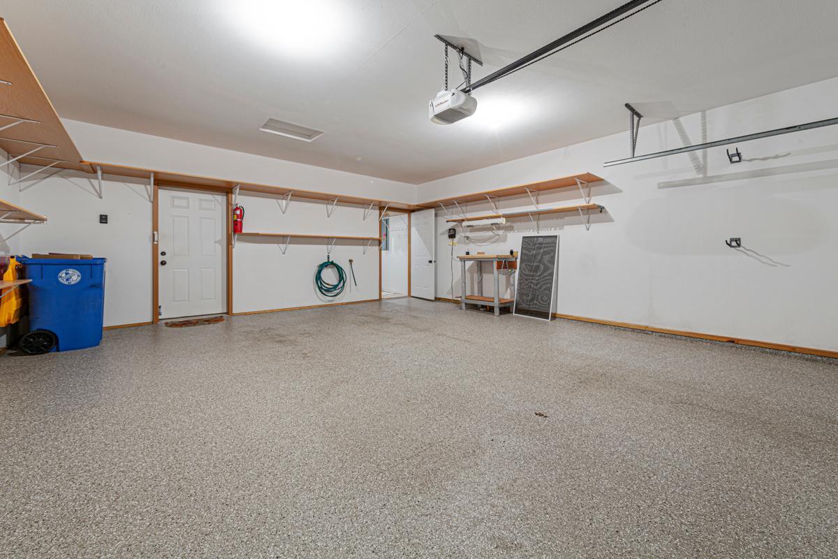 34 Garage.jpg