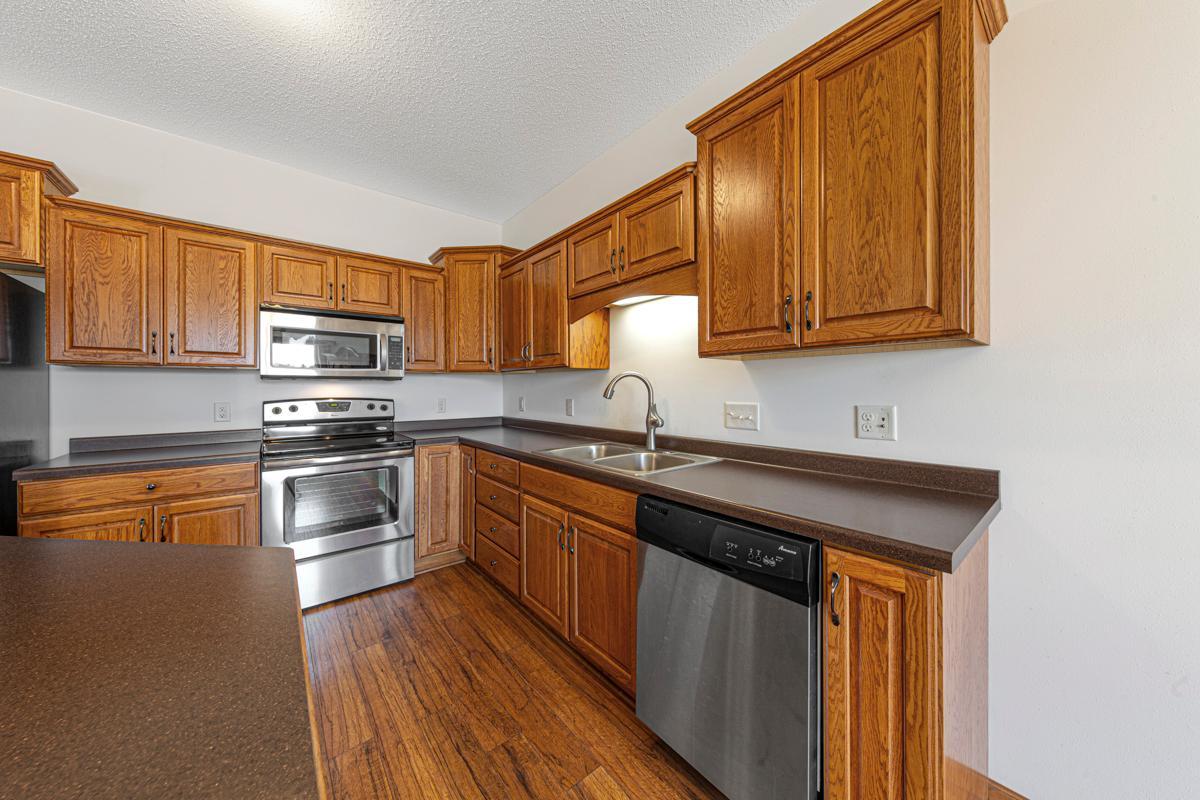 19 Kitchen.jpg