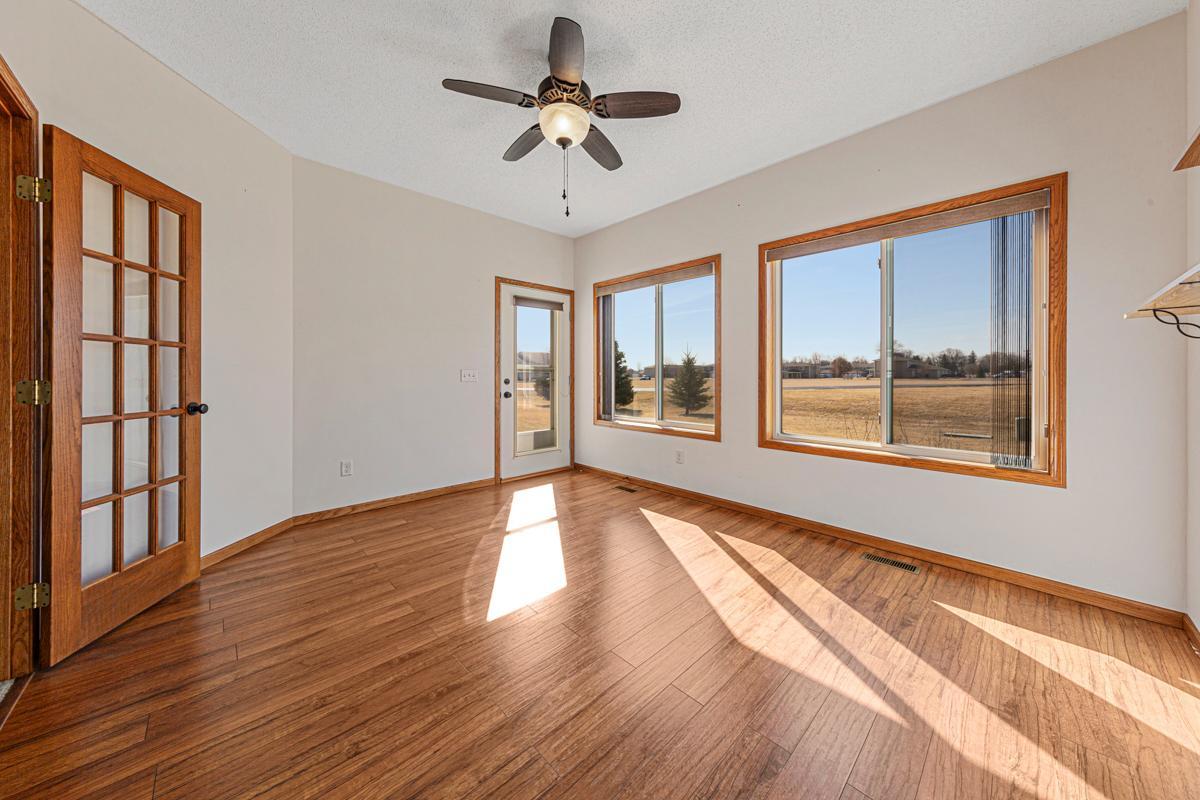 17 Sunroom.jpg
