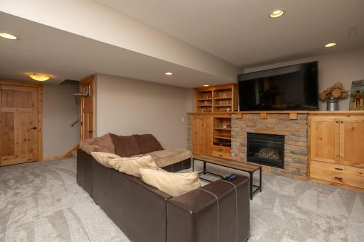 1050 Maplebeck Place NE, Byron, MN 55920