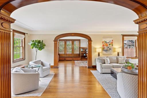 9 ft ceiling and hardwood floors throughout the main level!