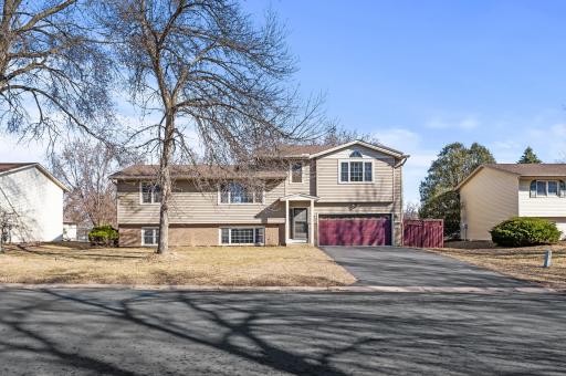 10534 Maple Valley Drive, Maple Grove, MN 55369