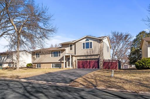 10534 Maple Valley Drive, Maple Grove, MN 55369
