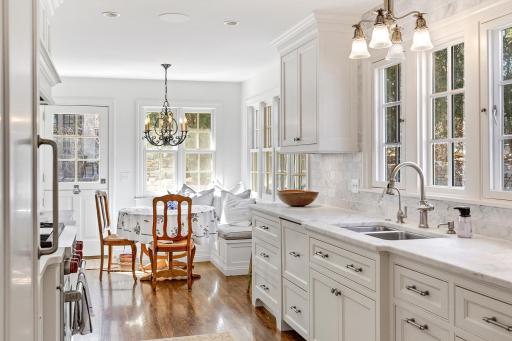 Bright and pretty kitchen with Dutch Door!