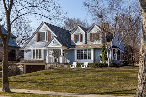 Welcome to 4702 Sunnyside in the beautiful Country Club neighborhood of Edina!