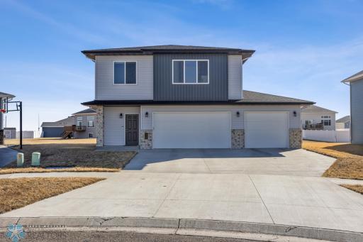 108 6th Street E, Horace, ND 58047