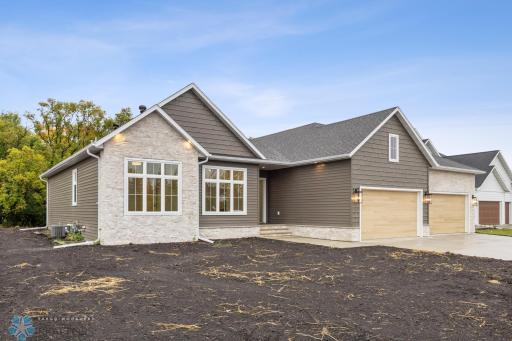 8928 Meadowlark Parkway, Horace, ND 58047