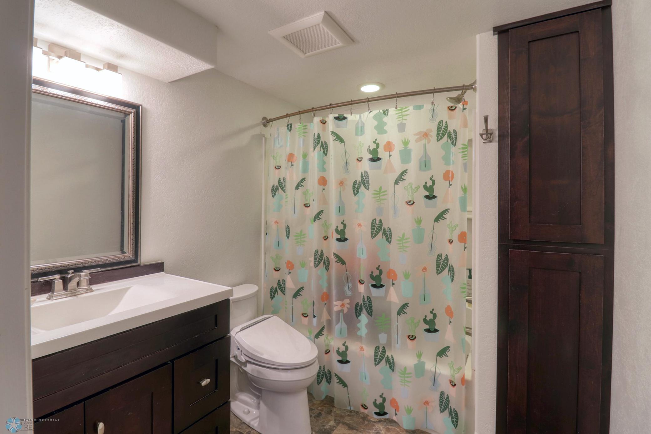 19Basement Bathroom1_1.jpg