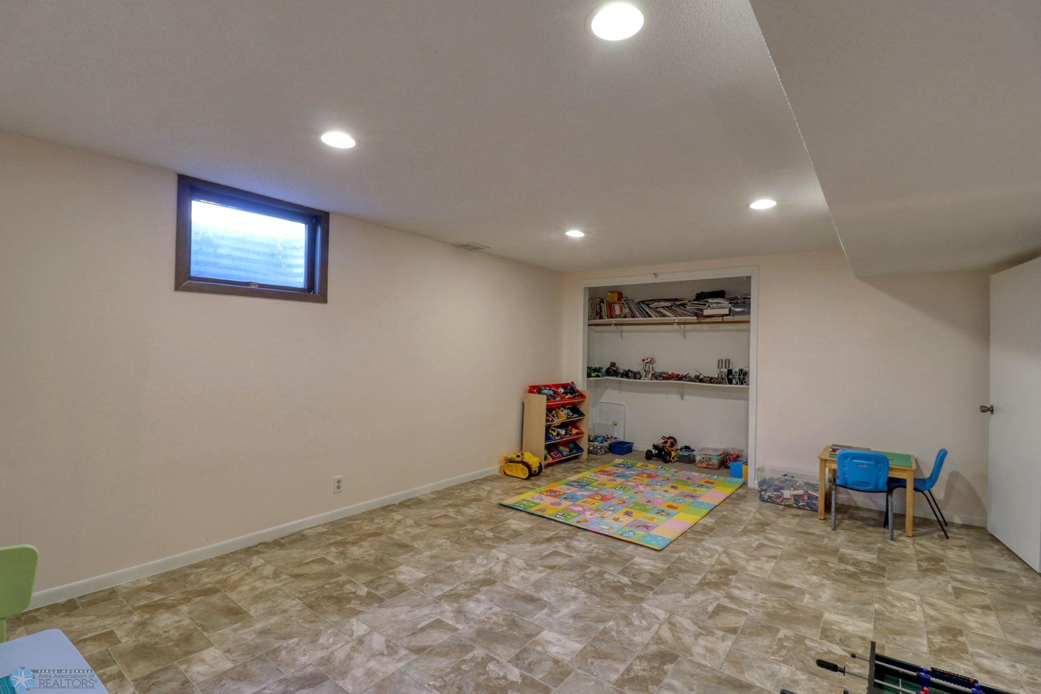 18Basement Room1_3.jpg