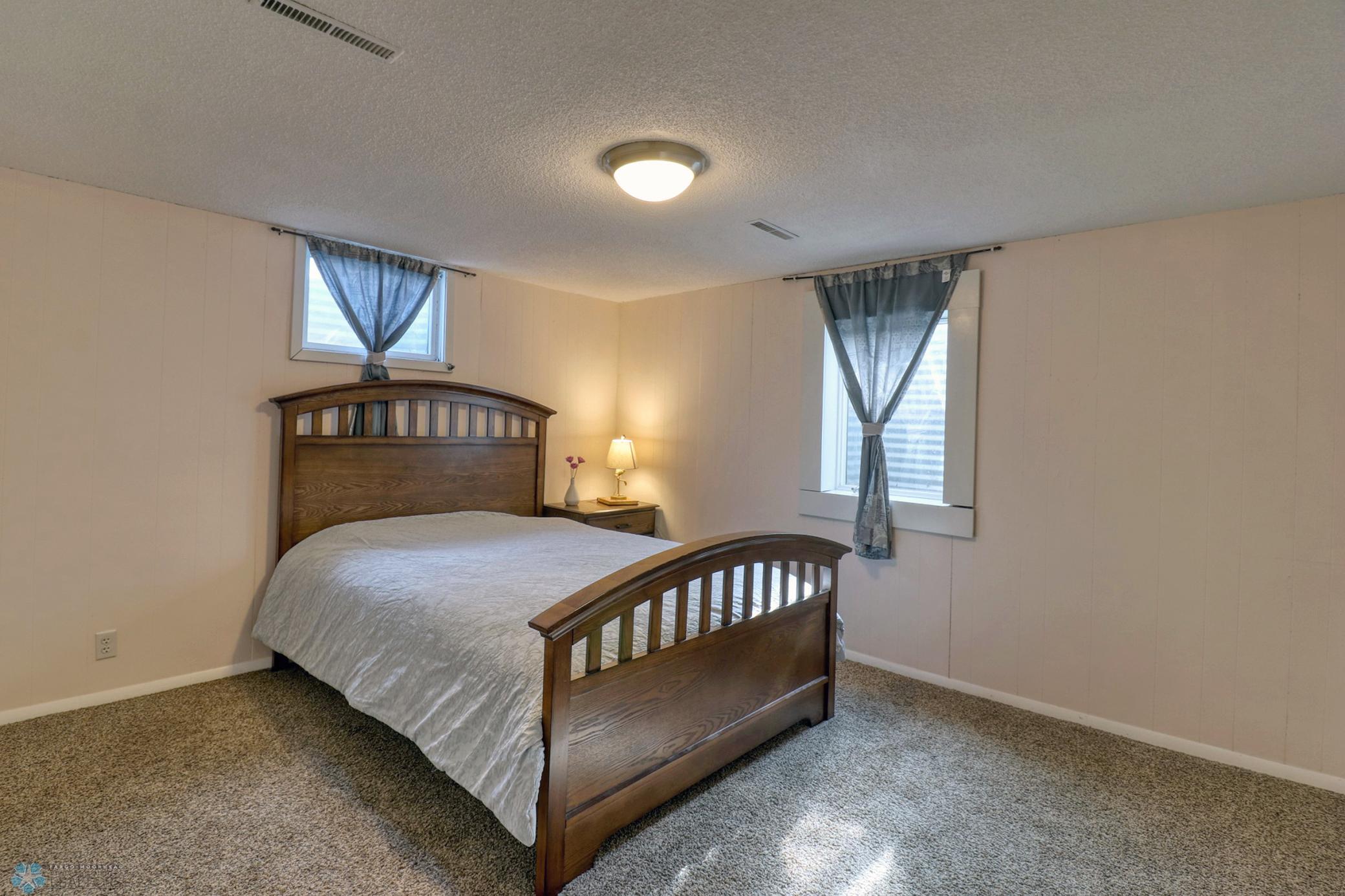 16Basement Bedroom1_1.jpg