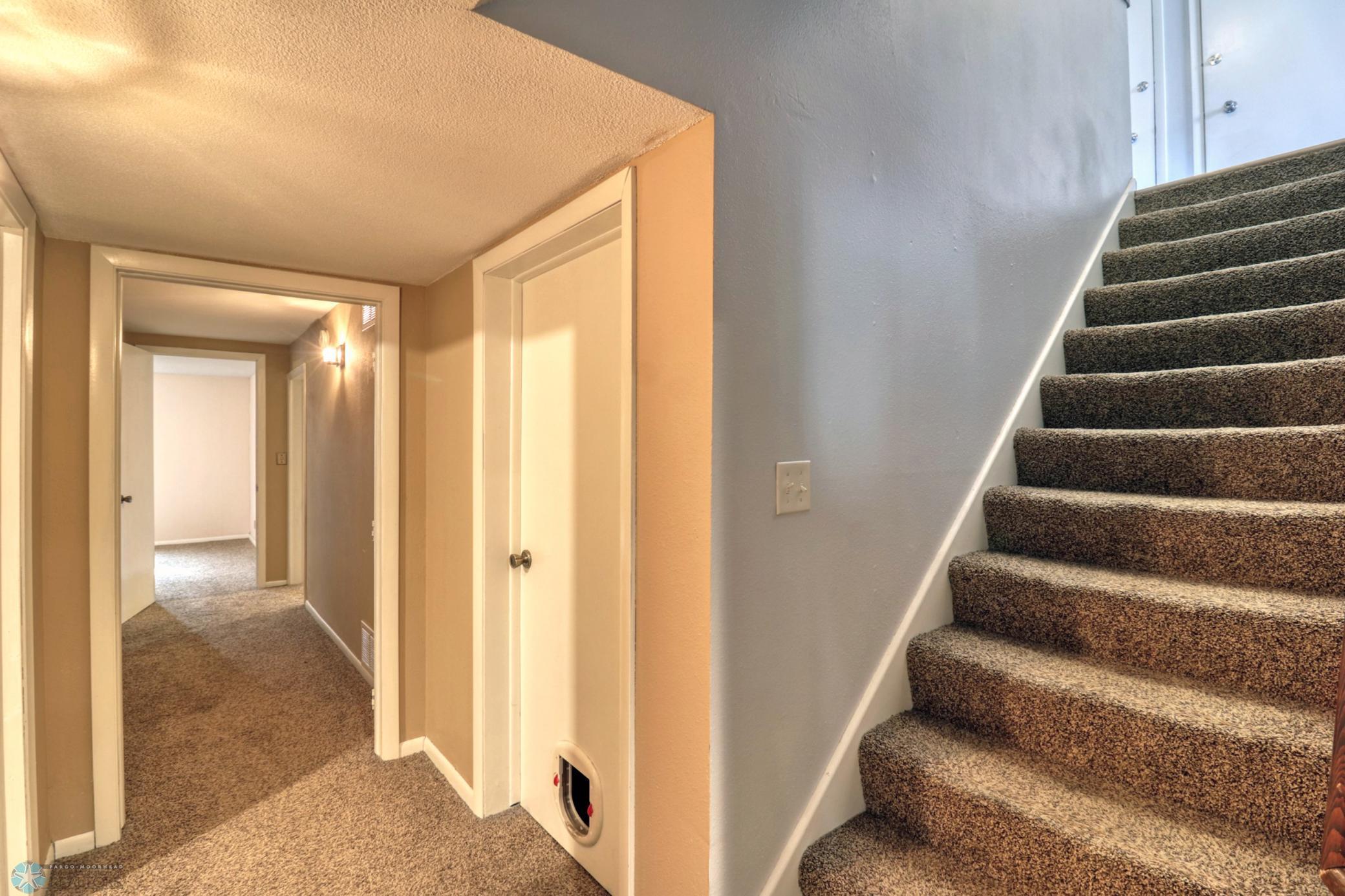 15BasementHallway.jpg