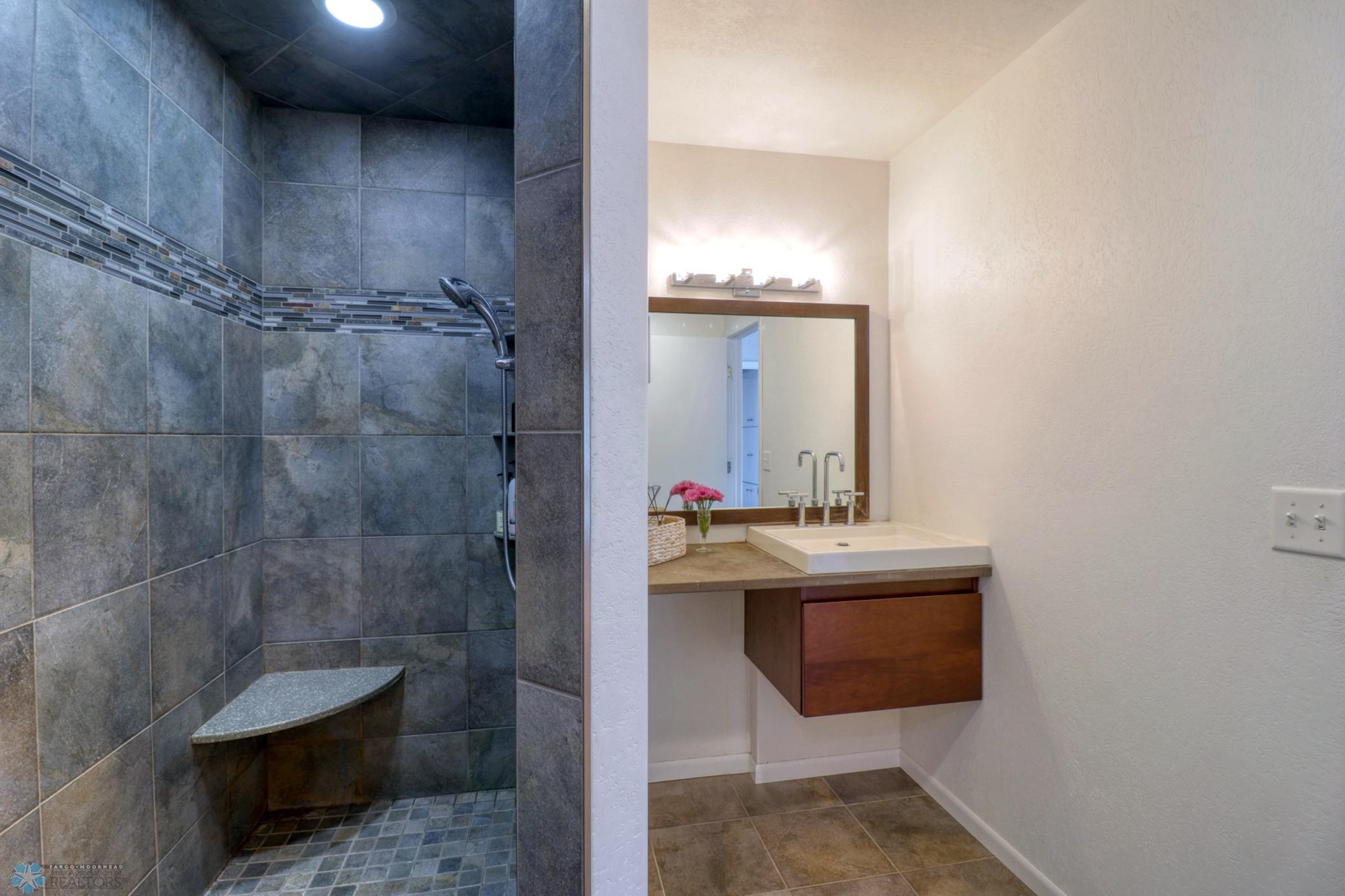 12Primary Bathroom1_0.jpg