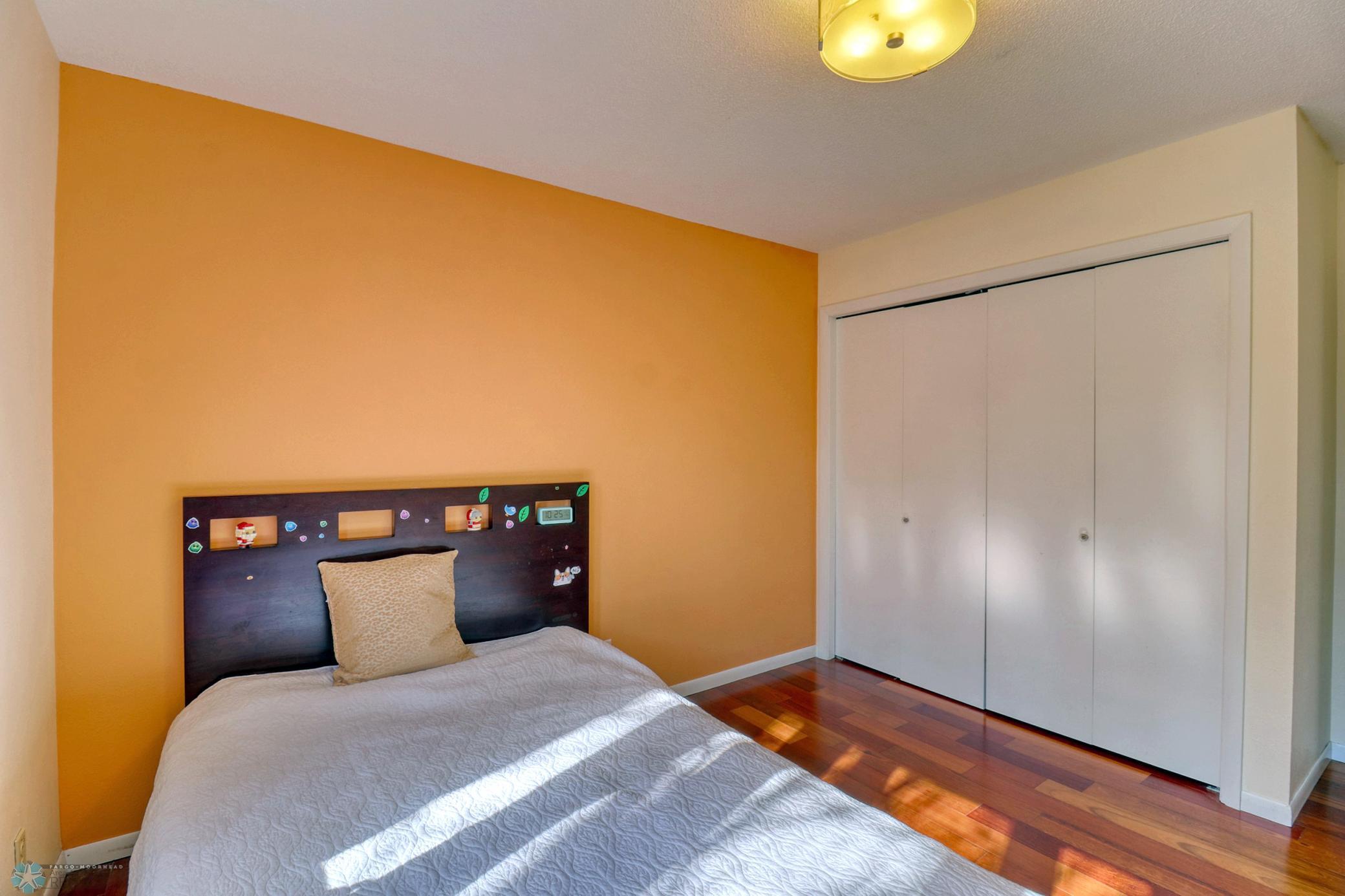 10Bedroom1_2.jpg