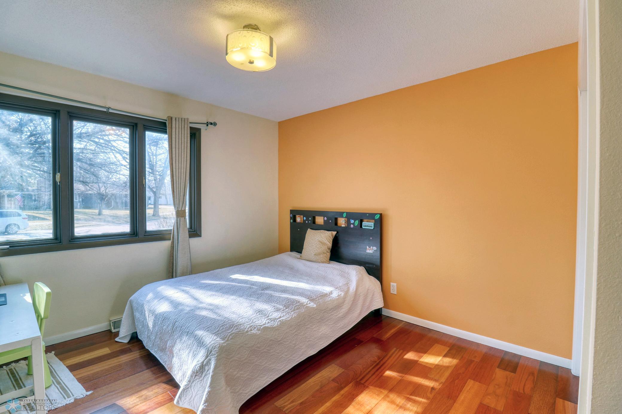 10Bedroom1_1.jpg