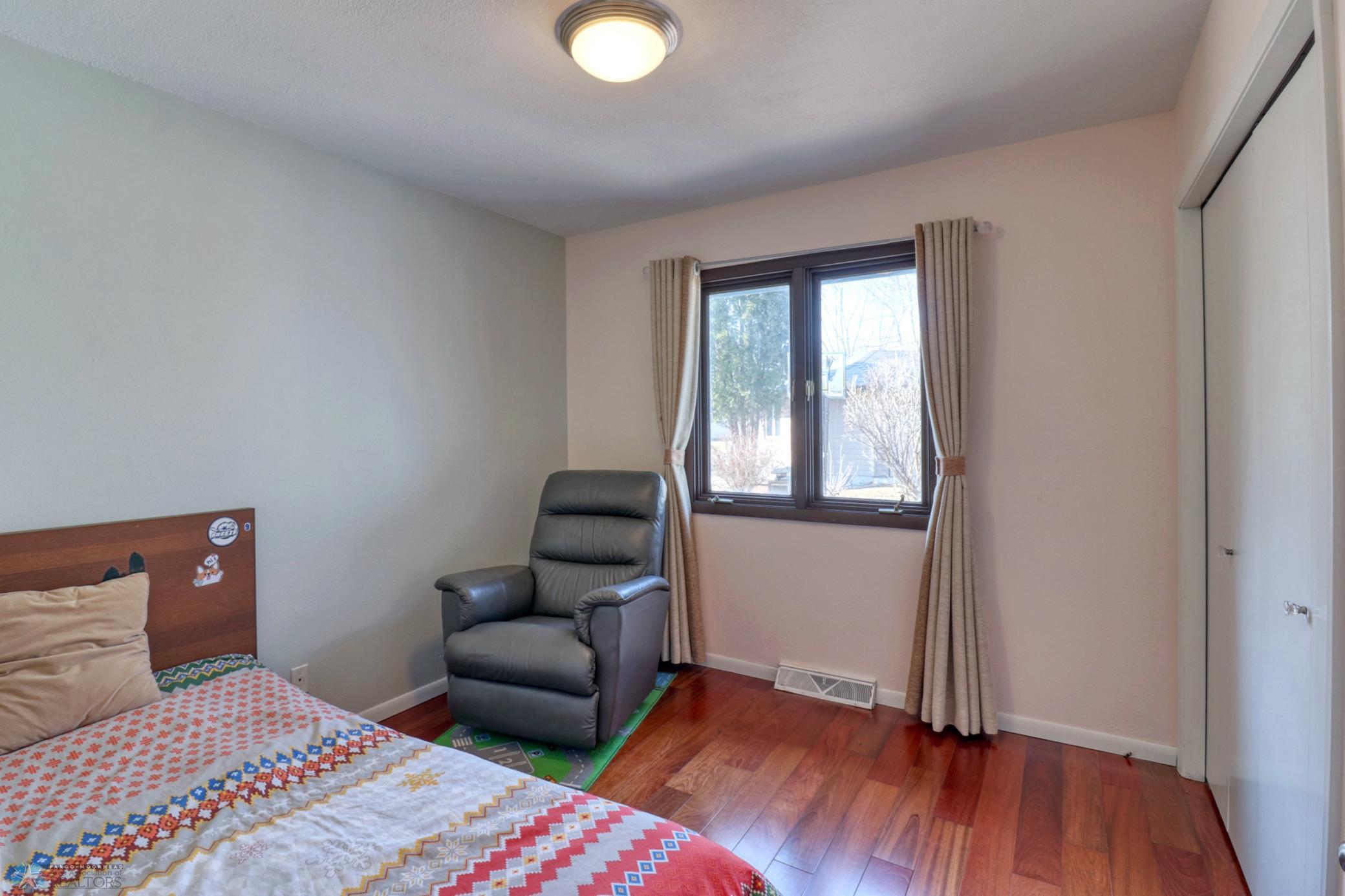 9Bedroom 1_1.jpg