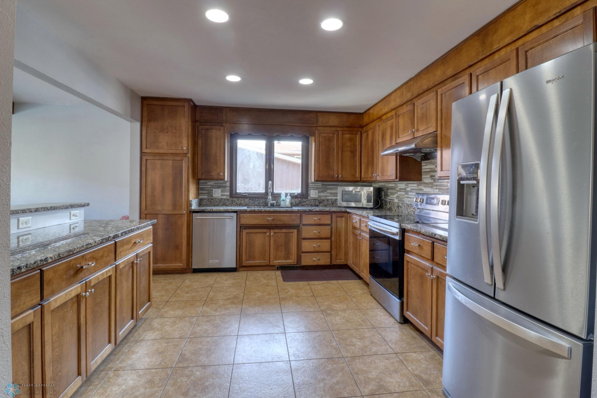 7Kitchen1_3.jpg